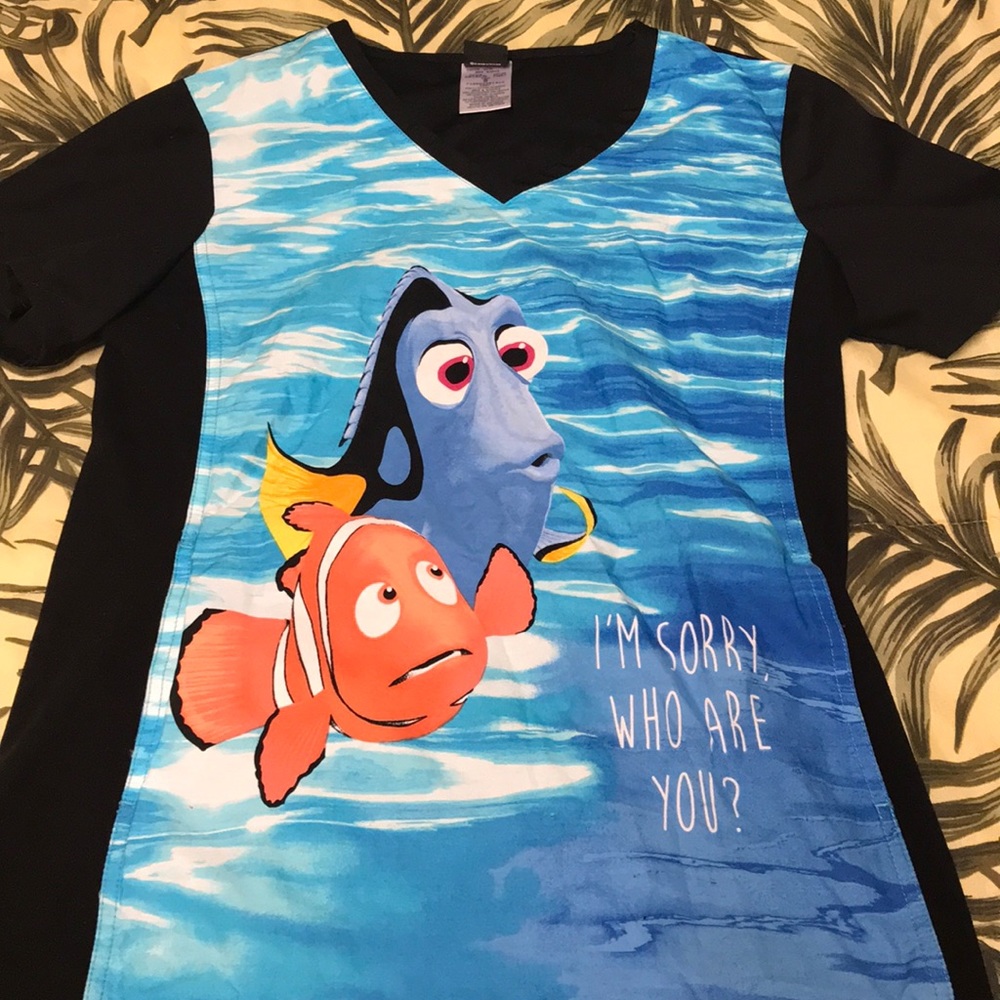 FINDING DORY SCRUB TOP